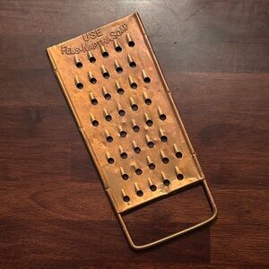 Vintage Metal Soap Grater "USE FELS-NAPTHA SOAP" Made in U.S.A. Grammes